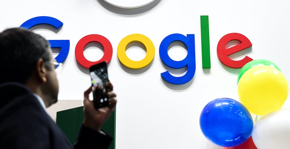 Recherche en ligne : Google lance en France ses résumés générés par l'IA